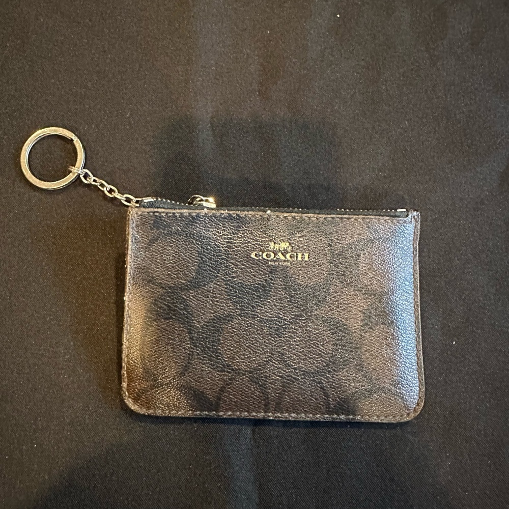 GUC Coach Black Leather Zippered Keychain Wallet